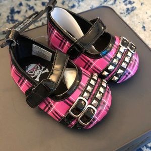 NWT Pink punk rock baby shoes